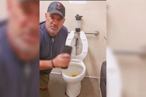 EJ Snyder uses Grayl to drink toilet water
